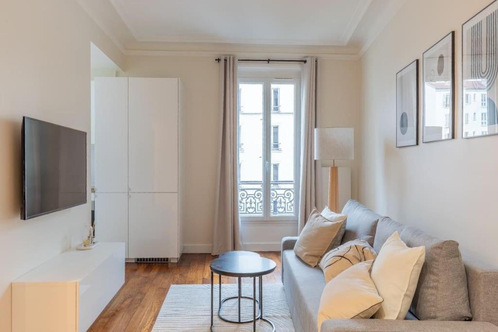 Cosy & Modern Flat In 14 Apartment